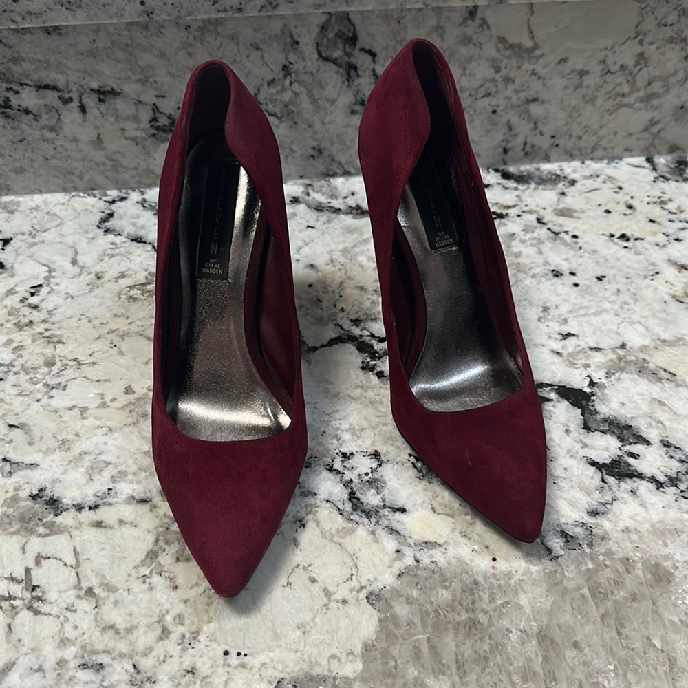 Cranberry suede STEVEN by Steve Madden pumps